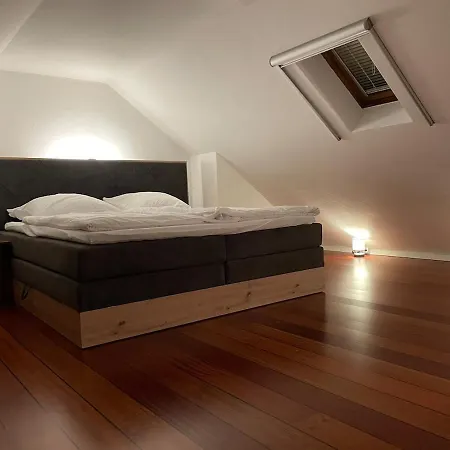 Dachwohnung Mit Sonnenterrasse Apartmán *